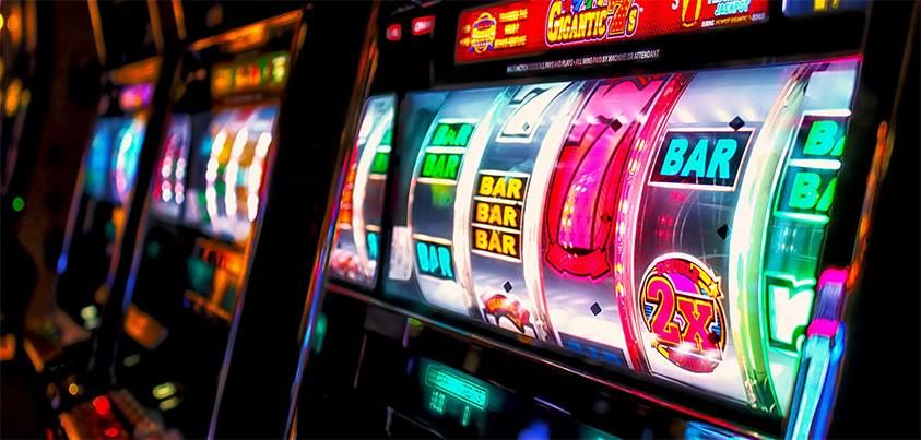 Play online slots in a money-saving way.